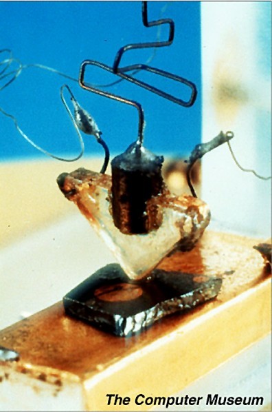 第一個電晶體的複製品 1947年圖片